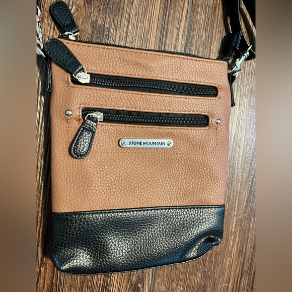 Stone Mountain USA, LLC crossbody bag. Bonus wristlet strap. Black & tan. - Picture 3 of 16